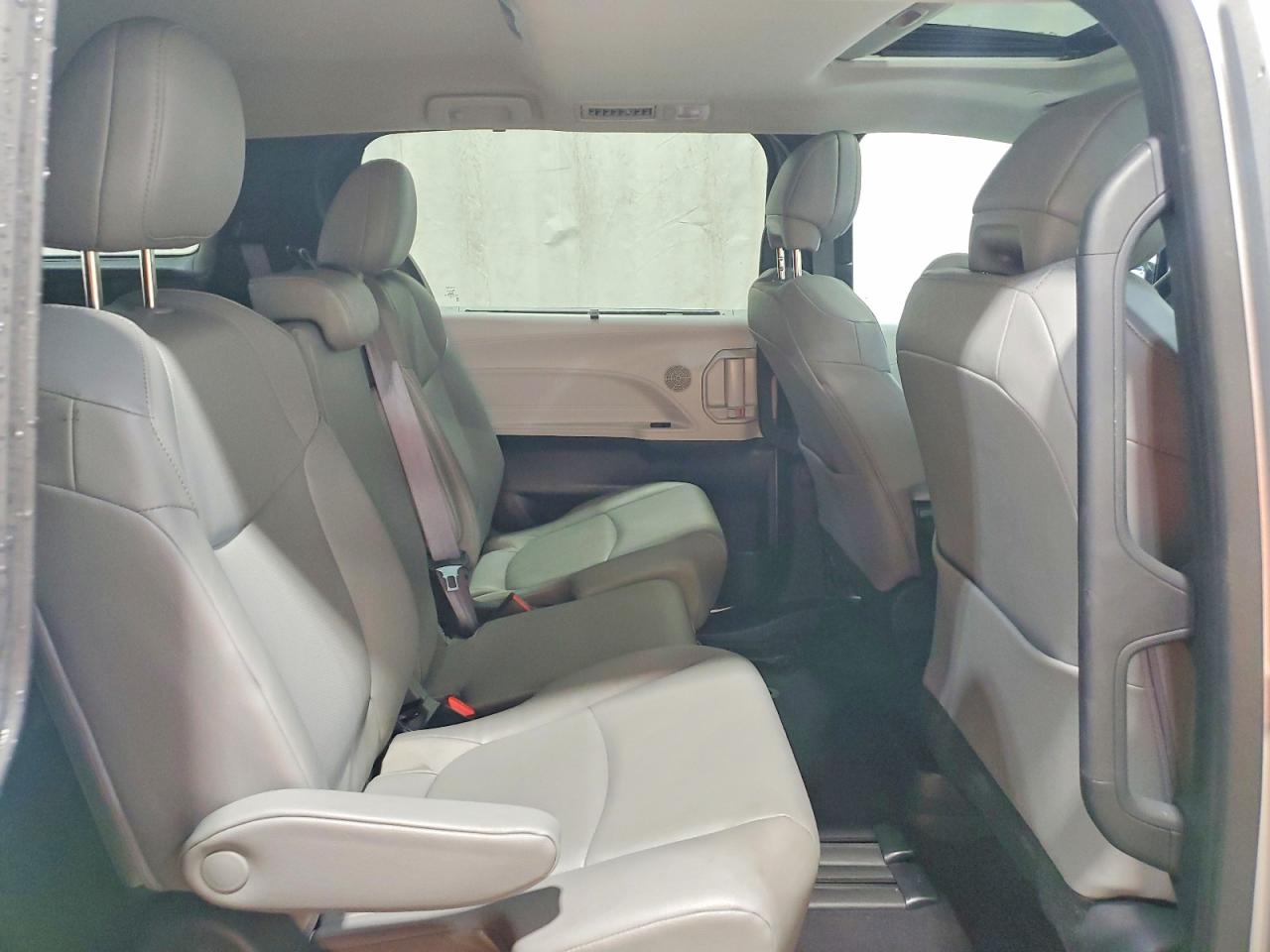 Toyota Sienna Xle 8-passenger
