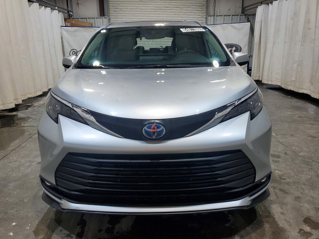 Toyota Sienna Xle 8-passenger