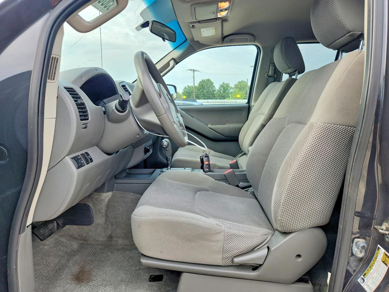 Nissan Frontier S