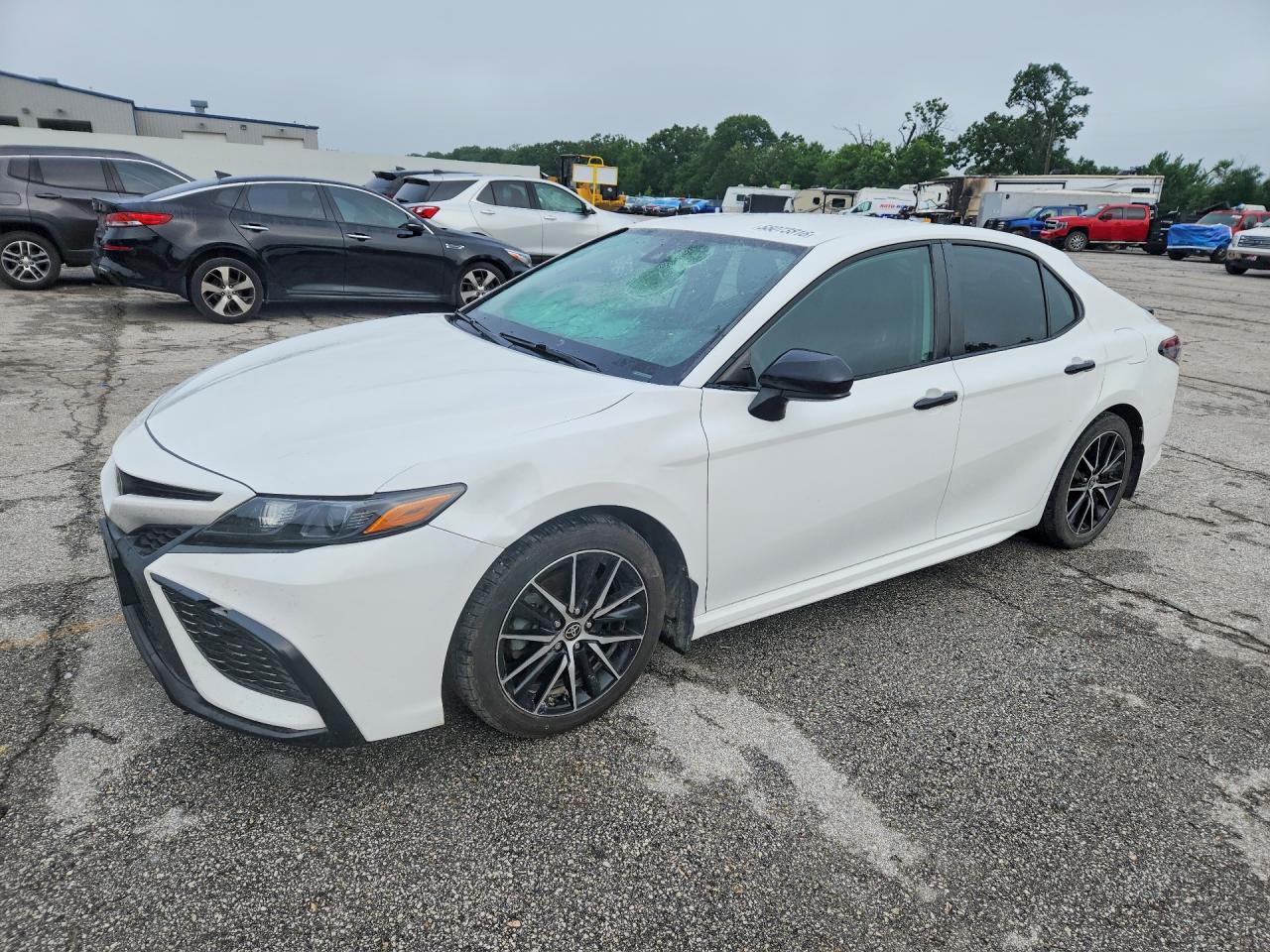 Salvage Toyota Camry Image