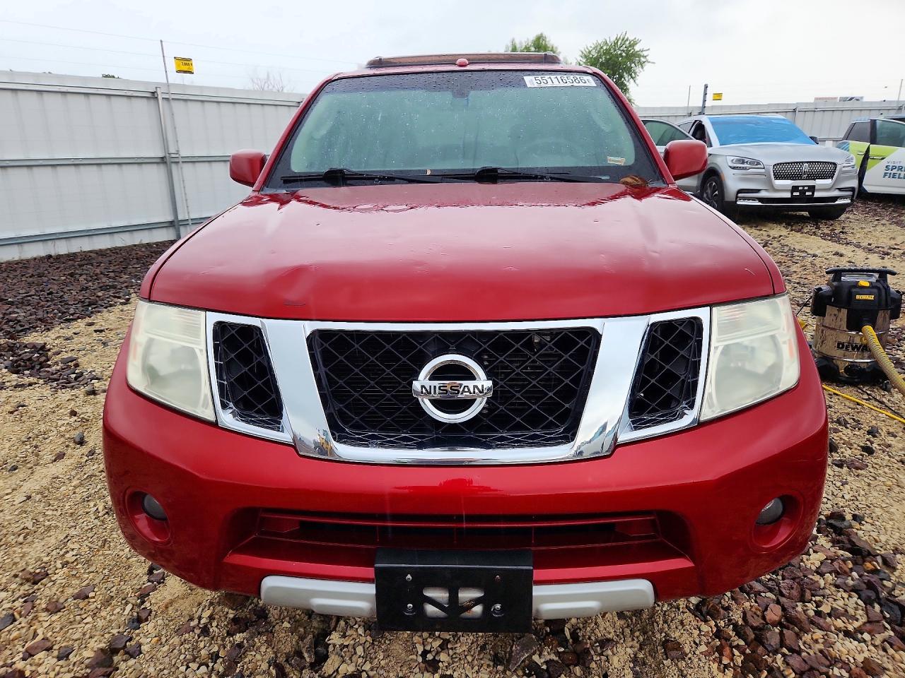 Nissan Pathfinder S
