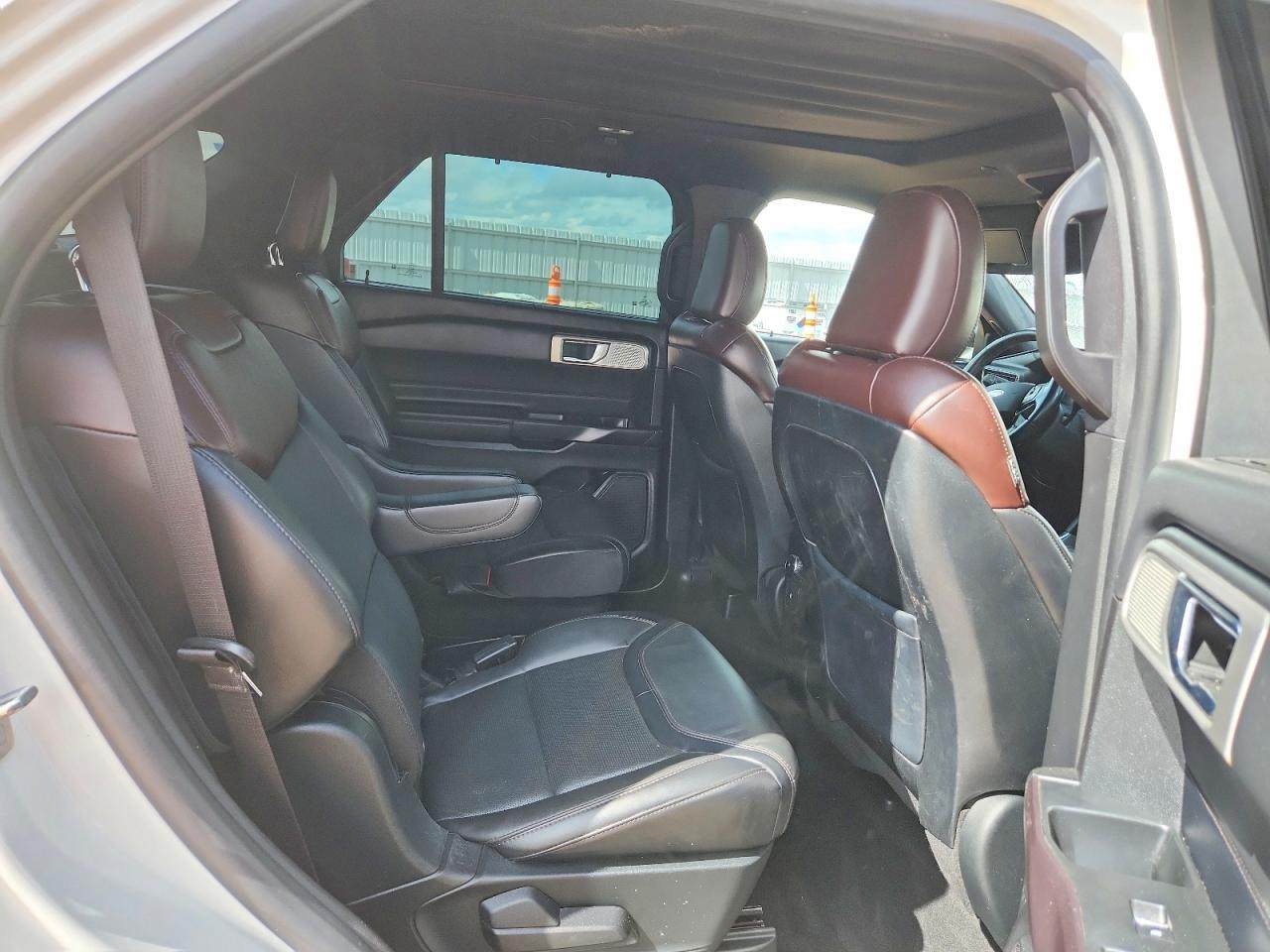 Ford Explorer Platinum