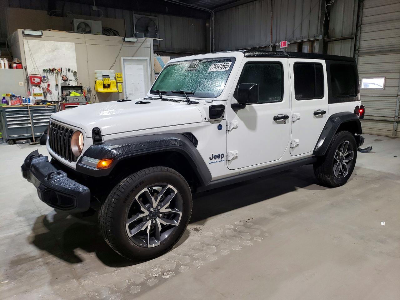Salvage Jeep Wrangler Image