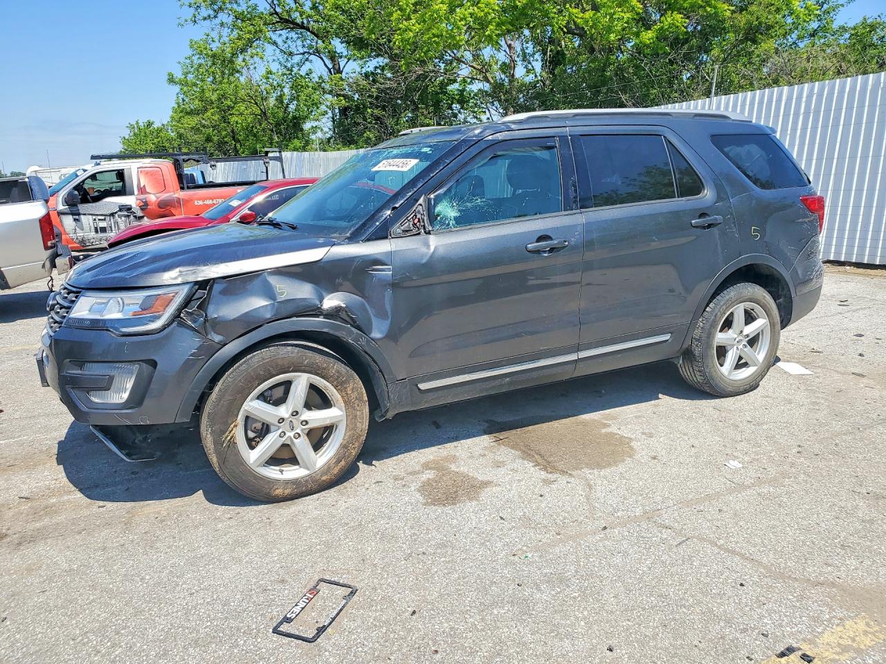 Salvage Ford Explorer Image