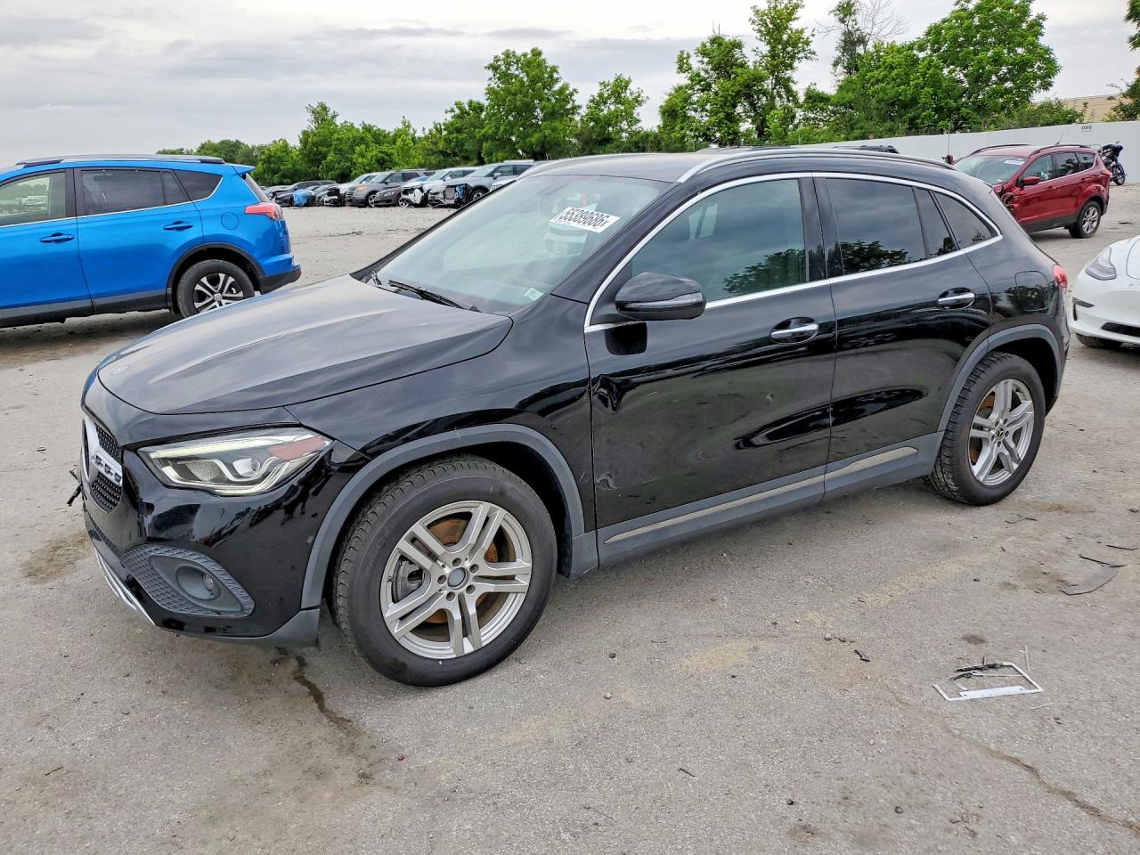 Salvage Mercedes-Benz GLA Image