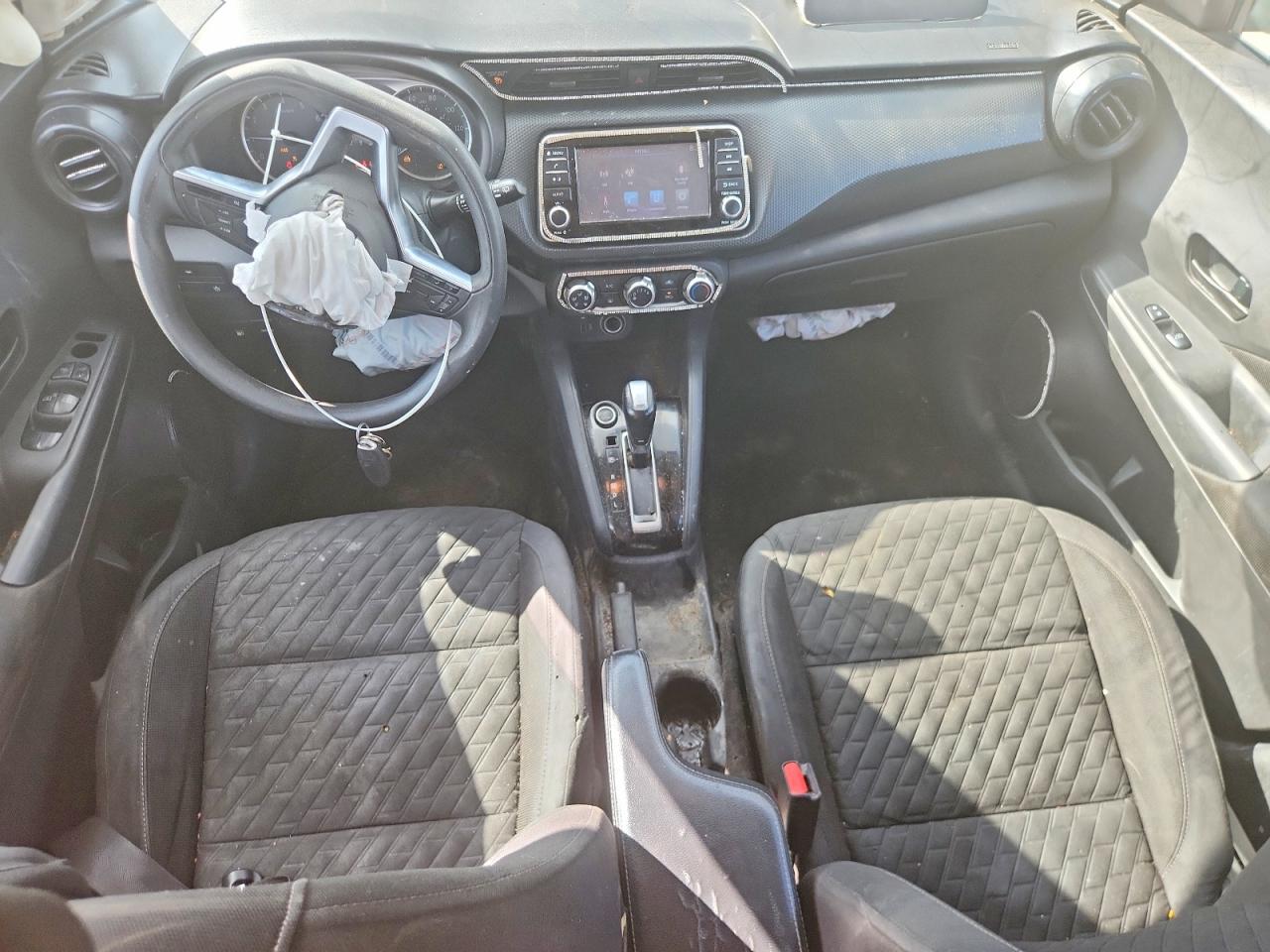 Nissan Kicks S