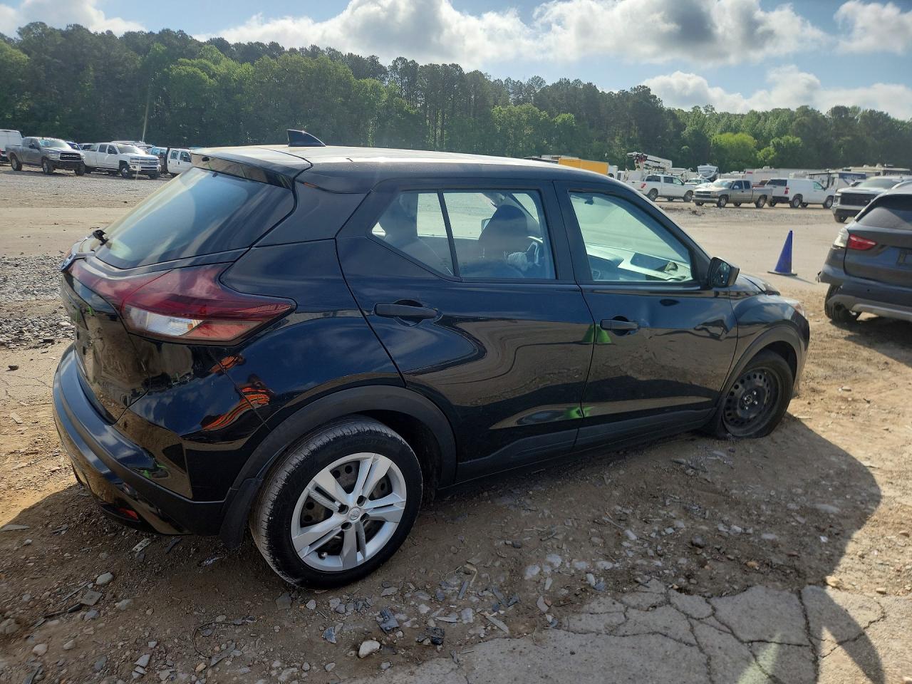 Nissan Kicks S