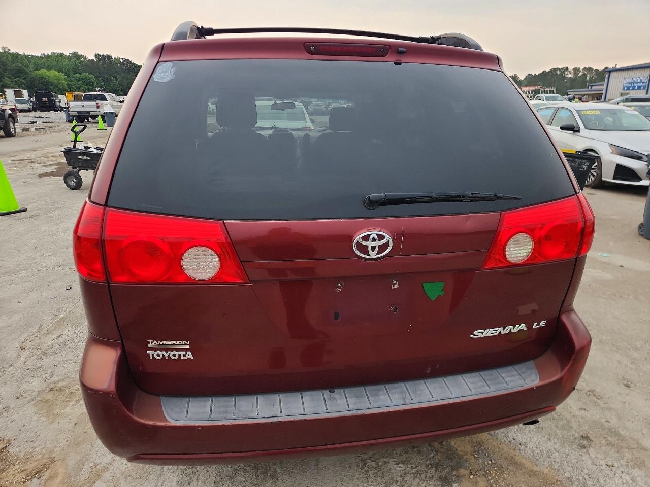 Toyota Sienna Le 7-passenger
