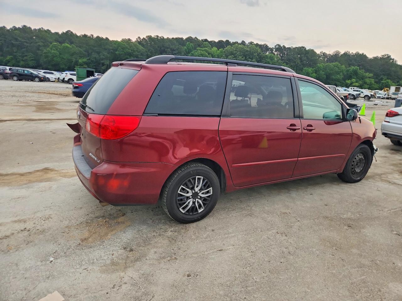 Toyota Sienna Le 7-passenger