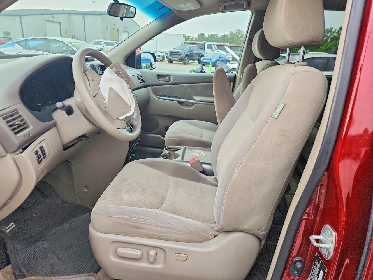 Toyota Sienna Le 7-passenger