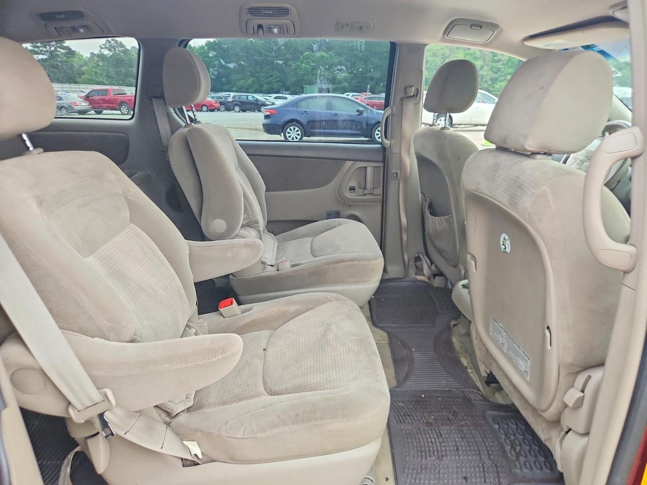 Toyota Sienna Le 7-passenger
