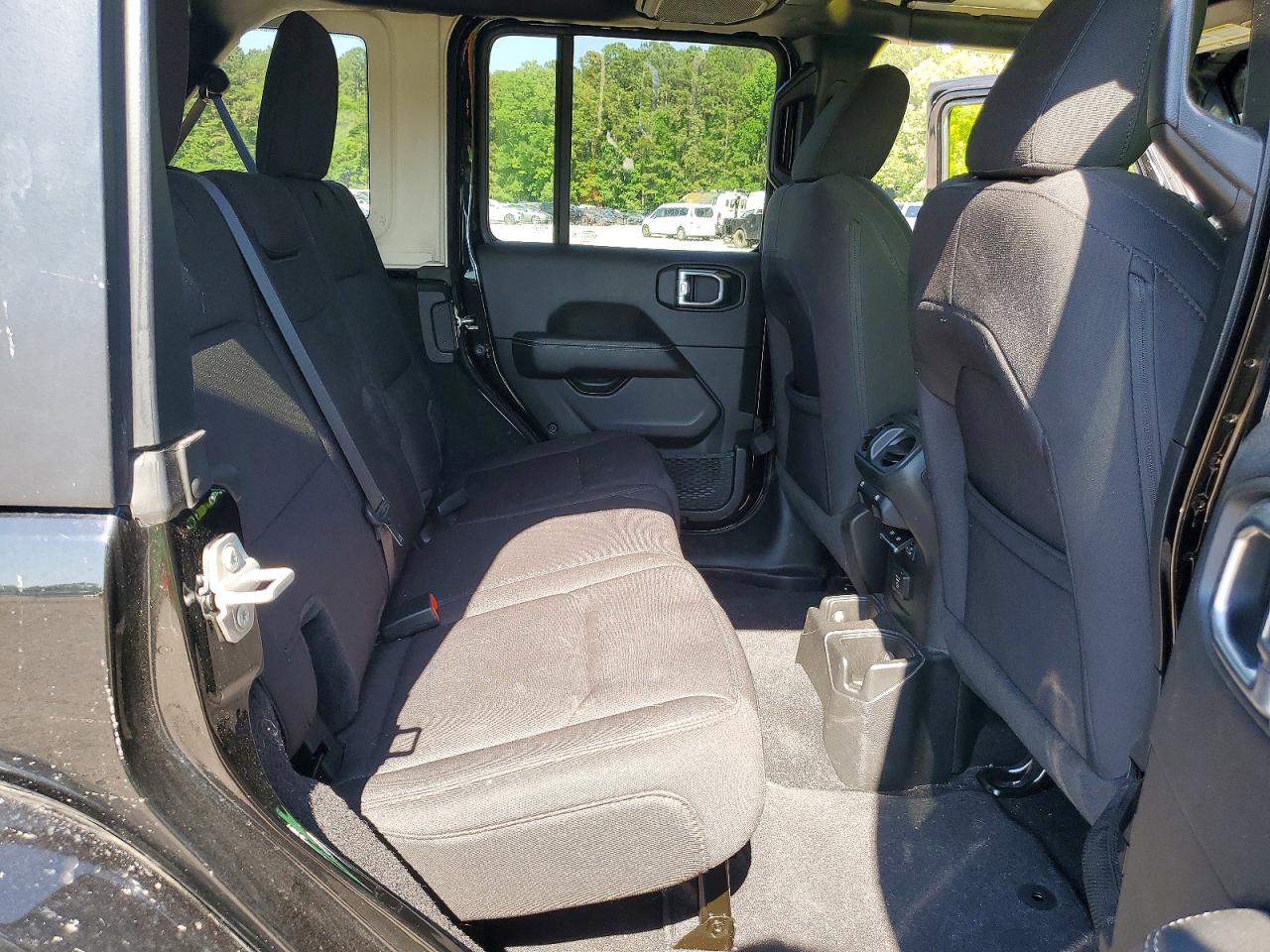 Jeep Wrangler Sahara