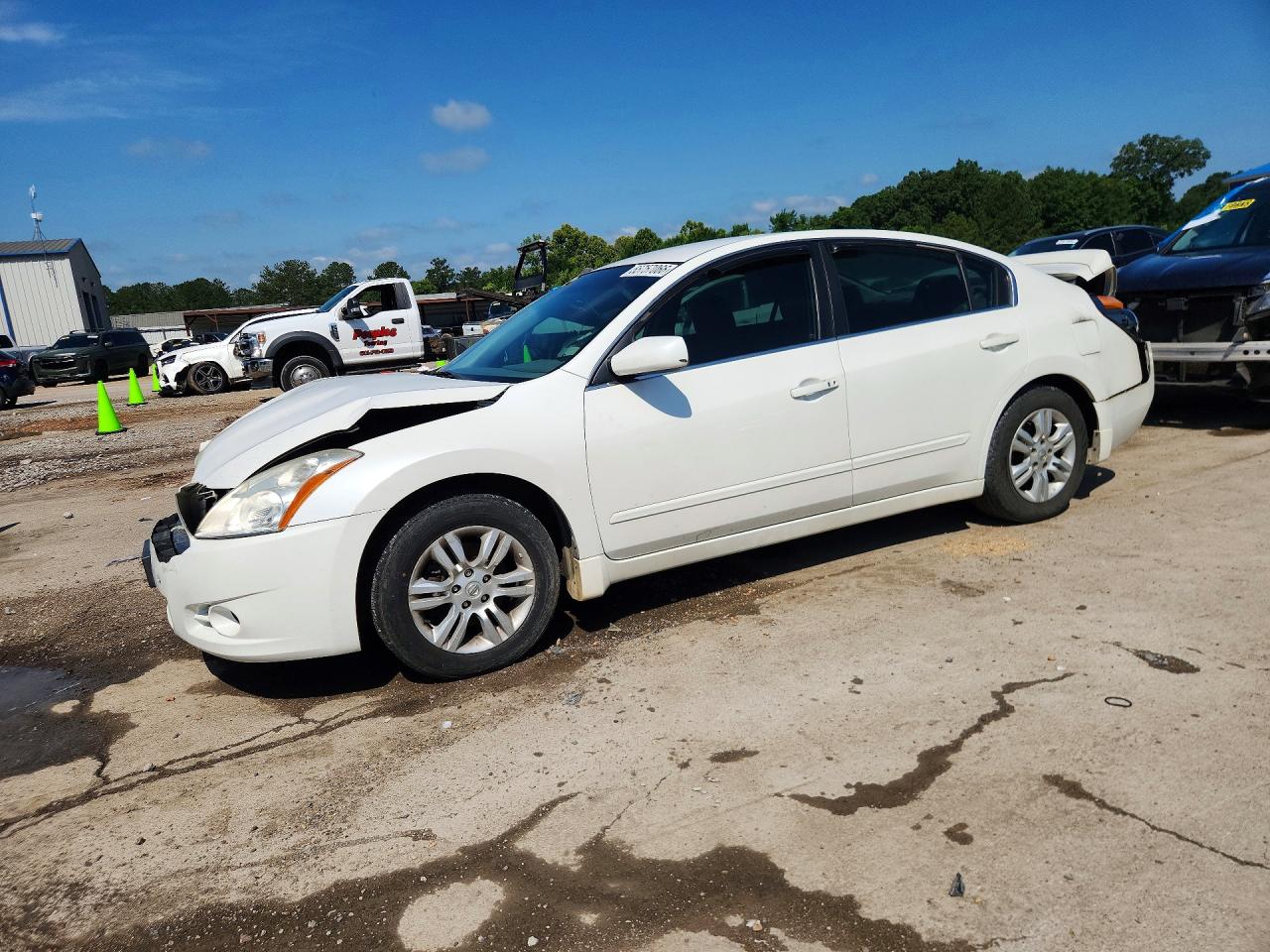Salvage Nissan Altima Image