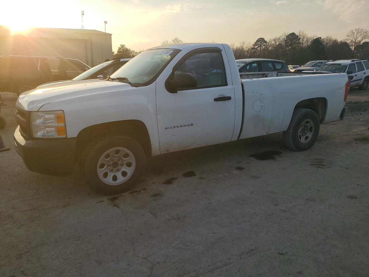 Salvage Chevrolet Silverado Image