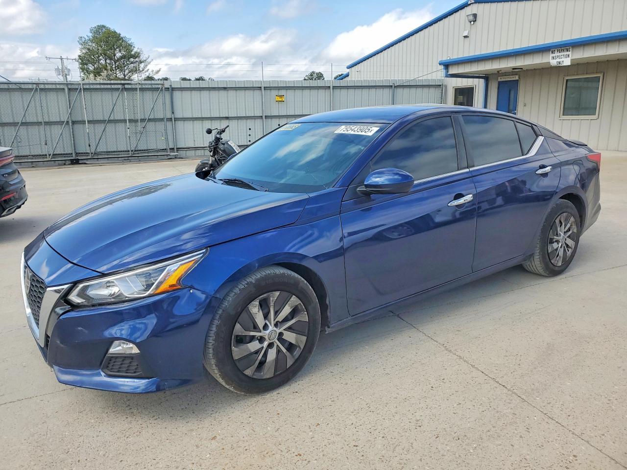 Salvage Nissan Altima Image