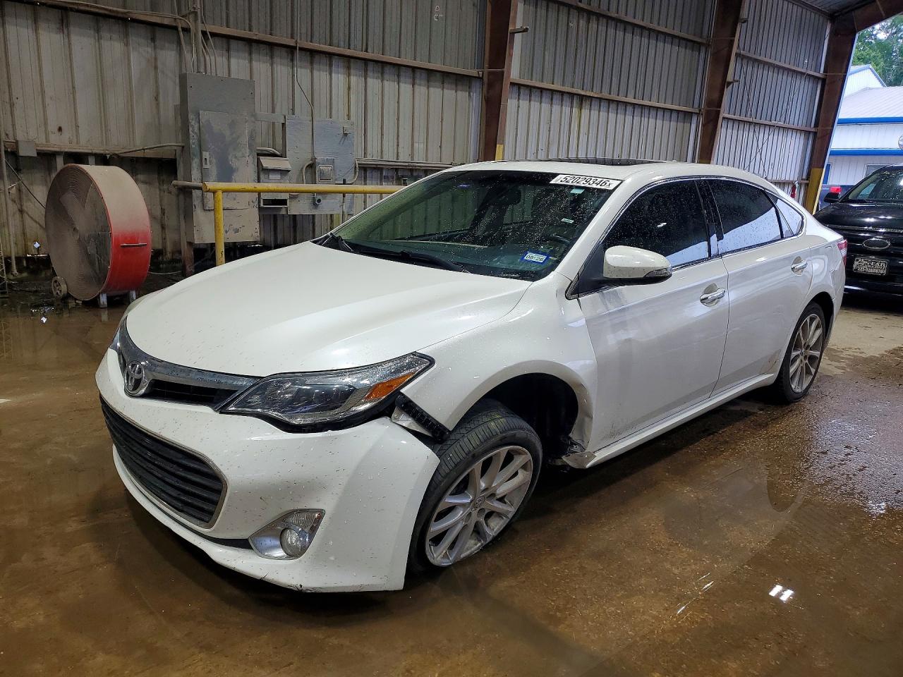 Salvage Toyota Avalon Image