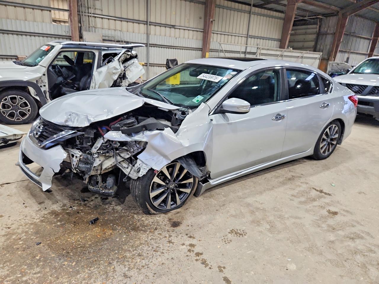 Salvage Nissan Altima Image