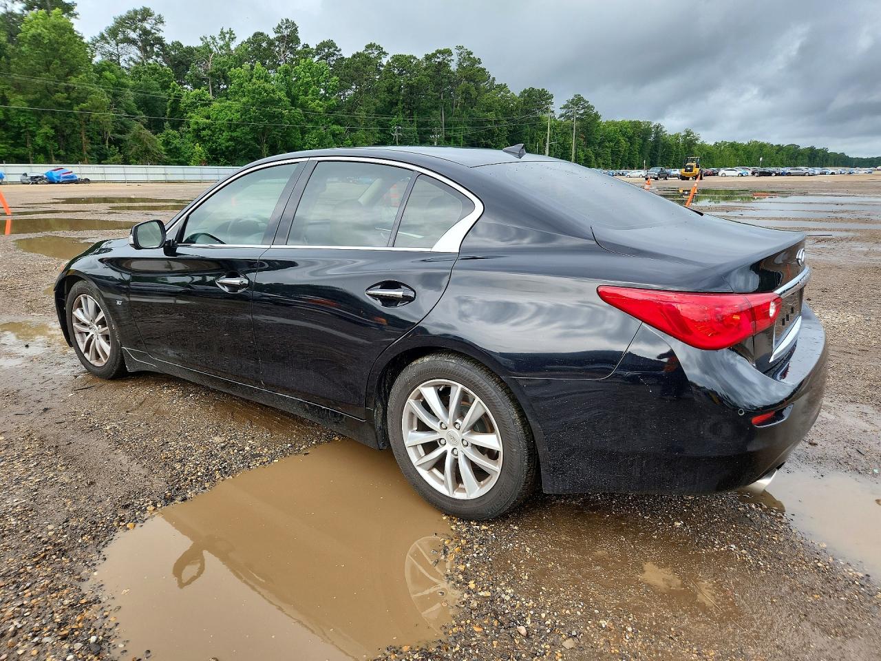 INFINITI Q50 Premium