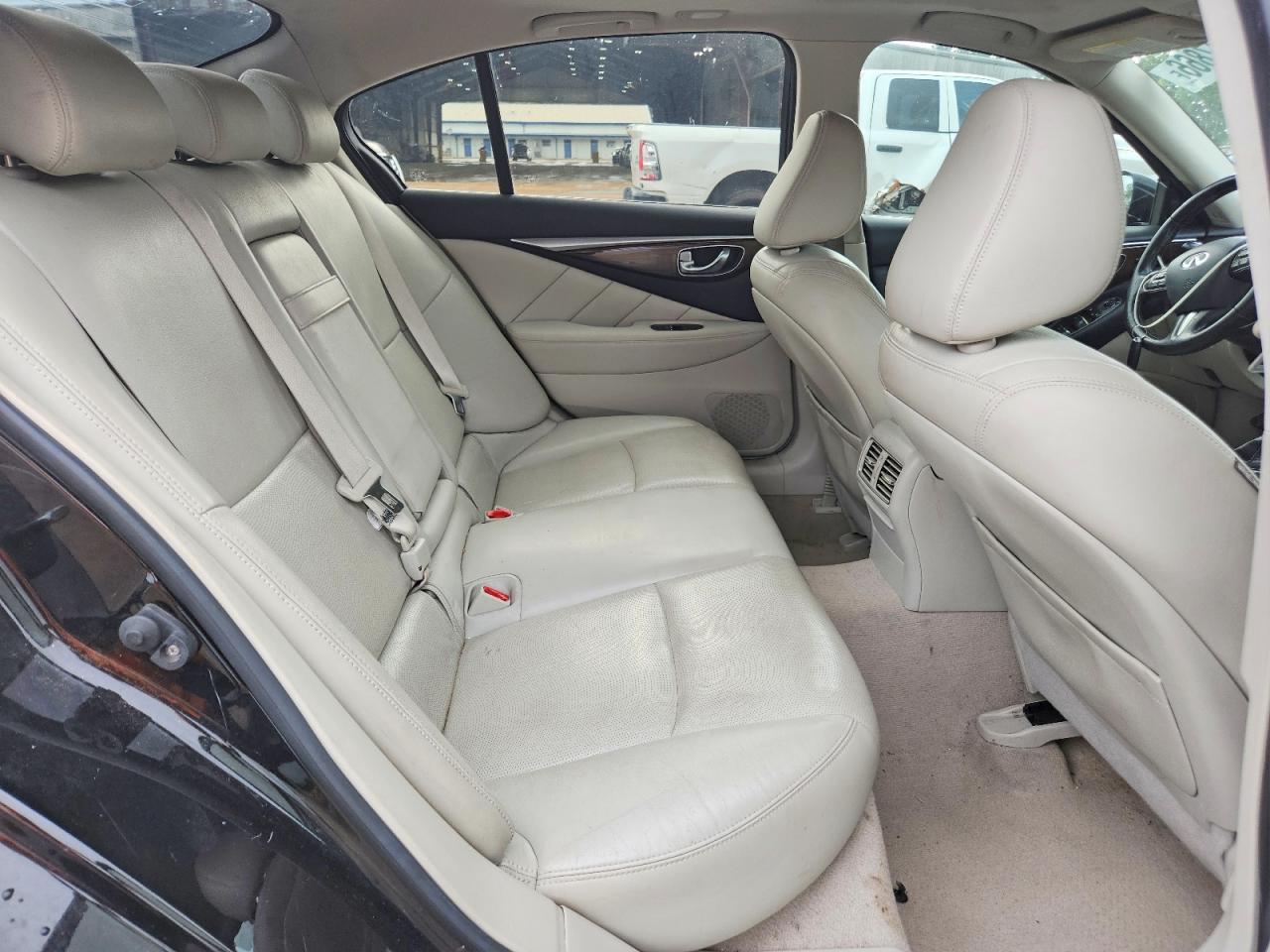 INFINITI Q50 Premium