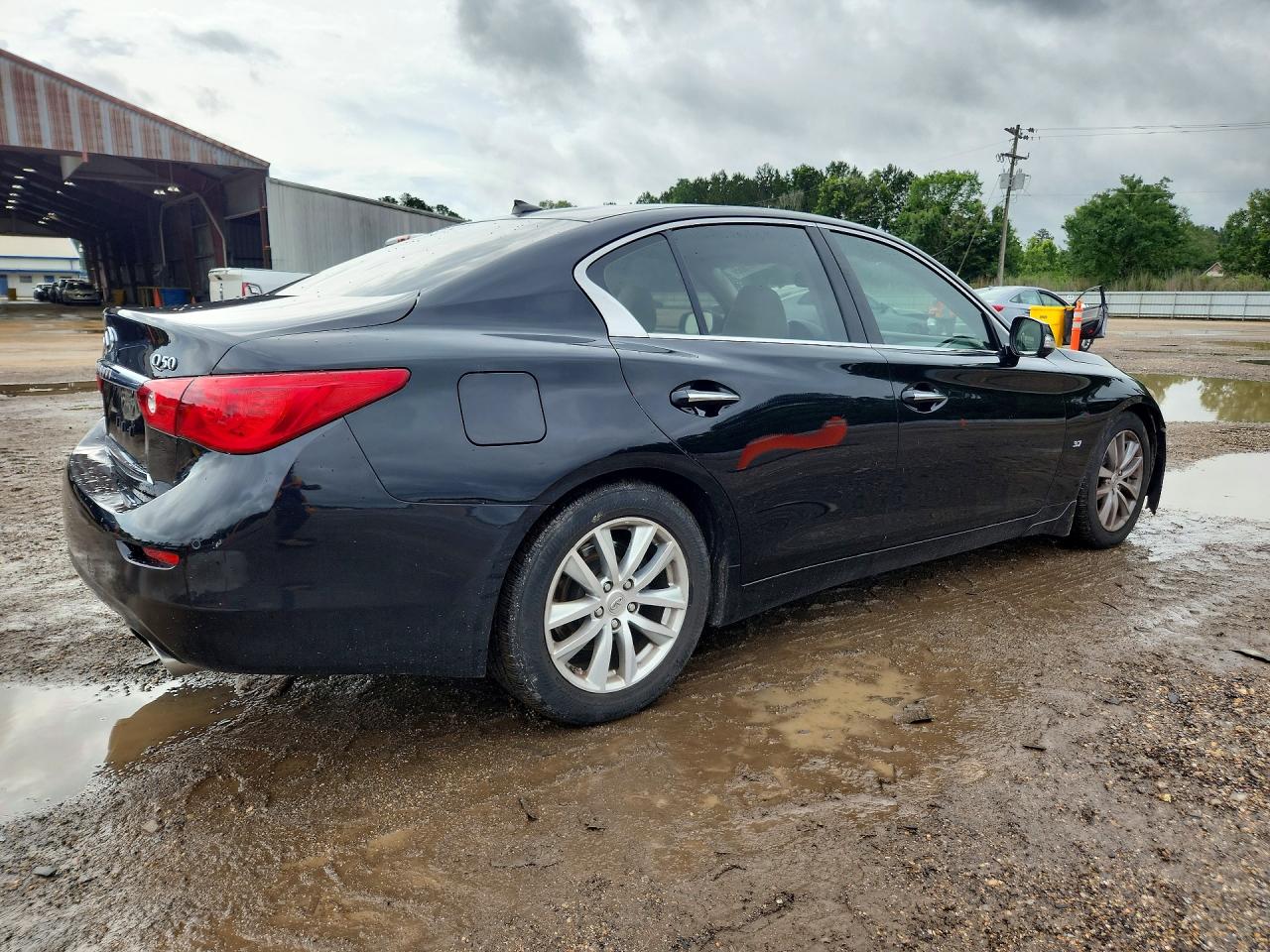 INFINITI Q50 Premium
