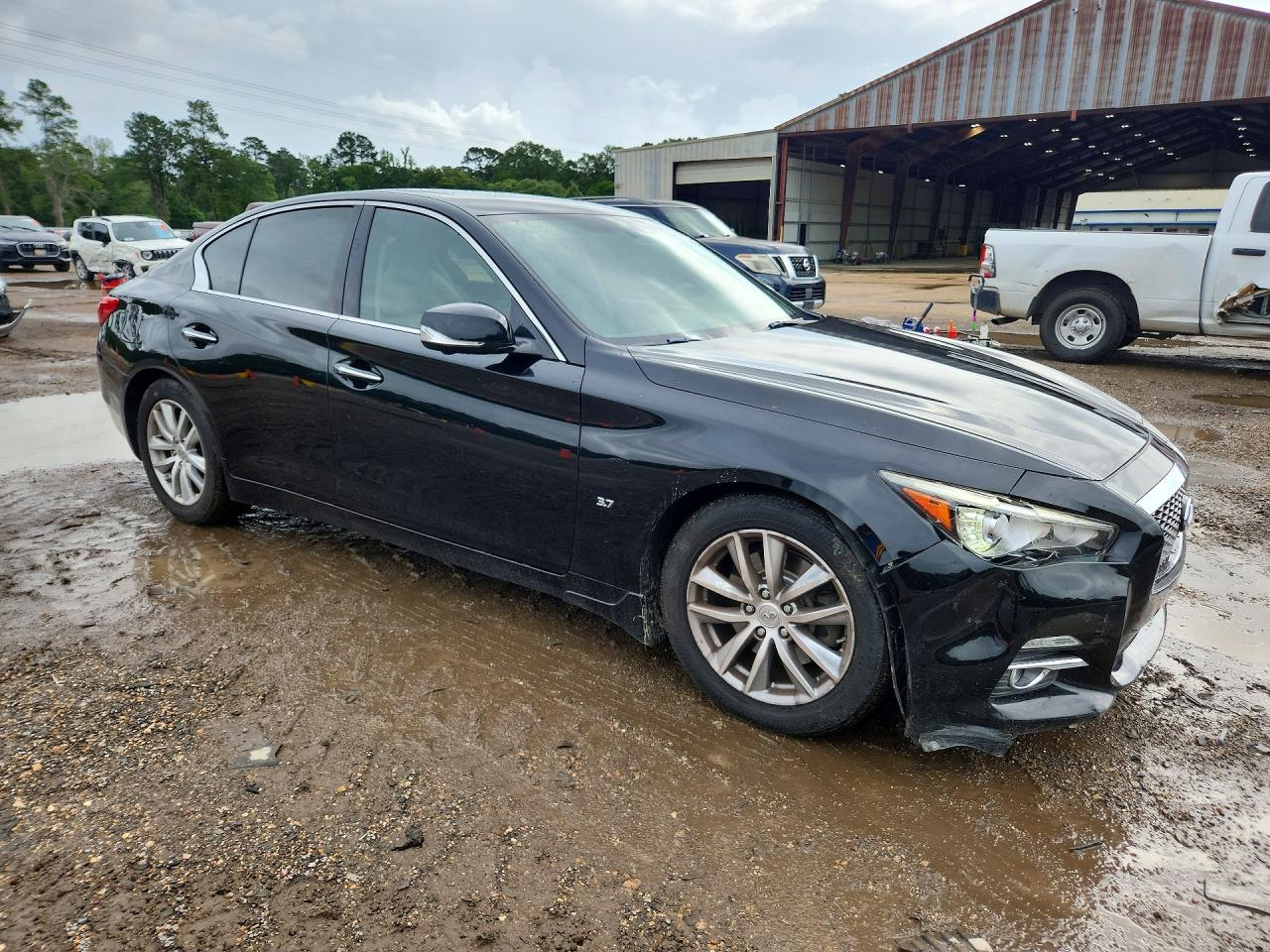 INFINITI Q50 Premium