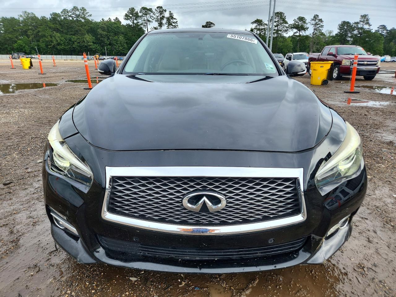 INFINITI Q50 Premium