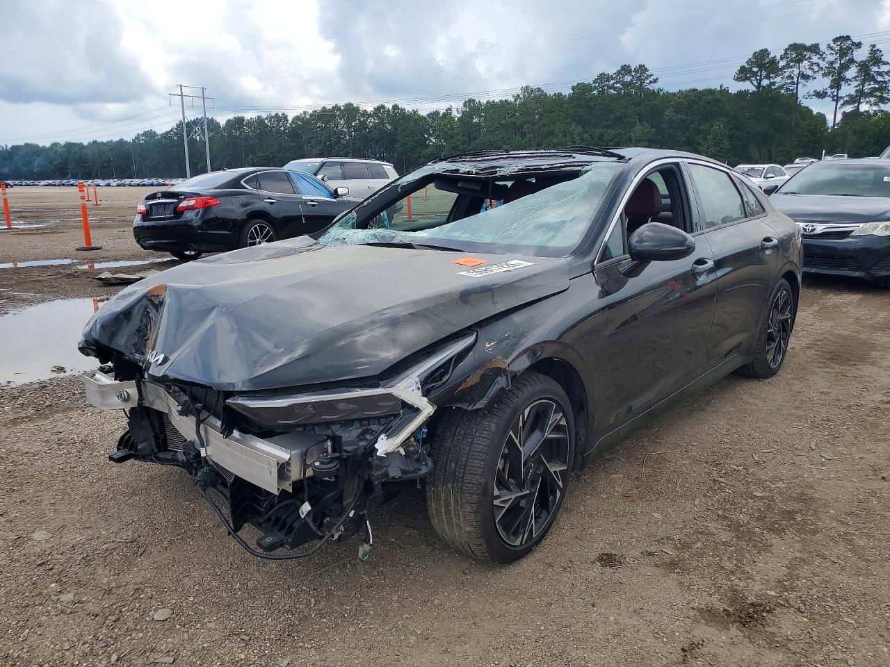 Salvage Kia K5 Image
