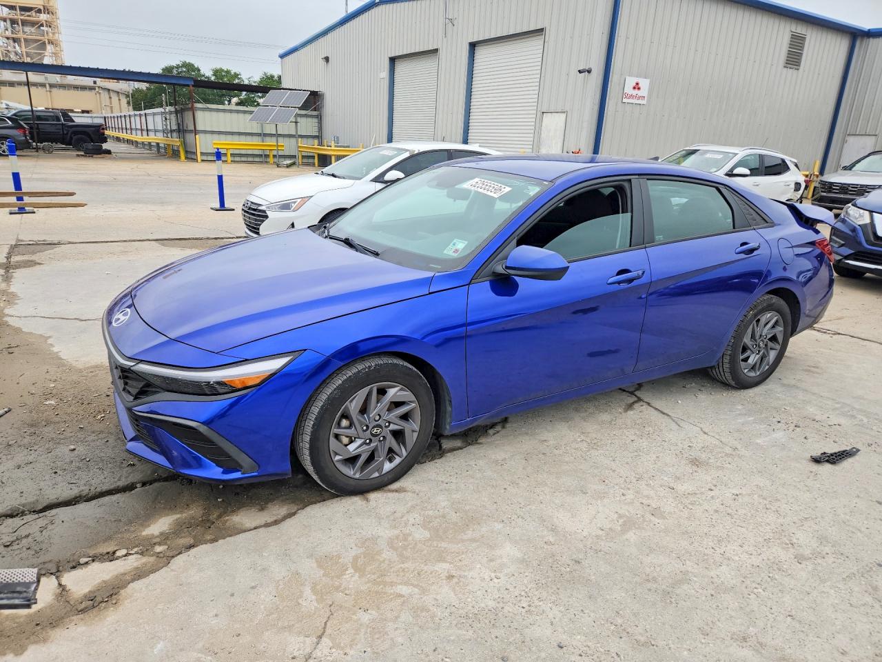 Salvage Hyundai ELANTRA Image