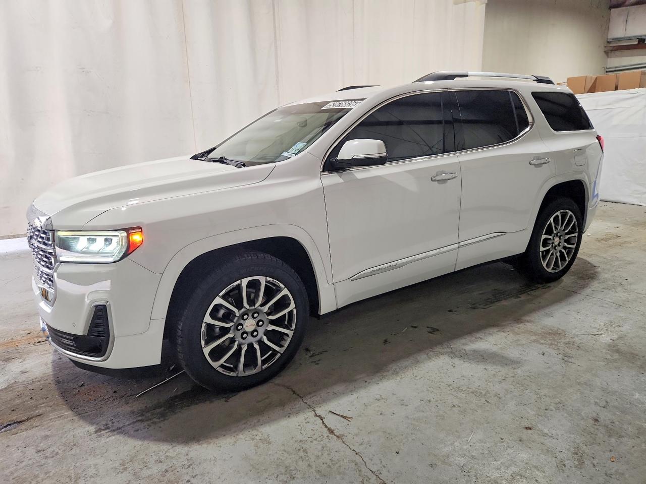 Salvage GMC Acadia Image