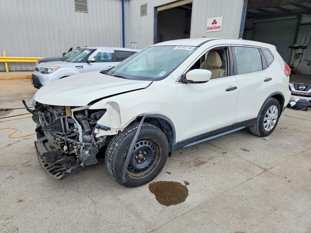 Salvage Nissan Rogue Image