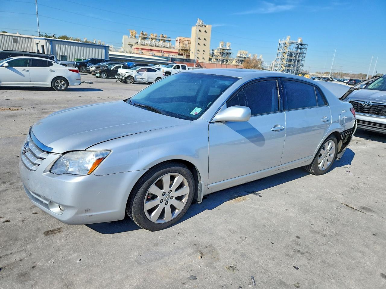 Salvage Toyota Avalon Image