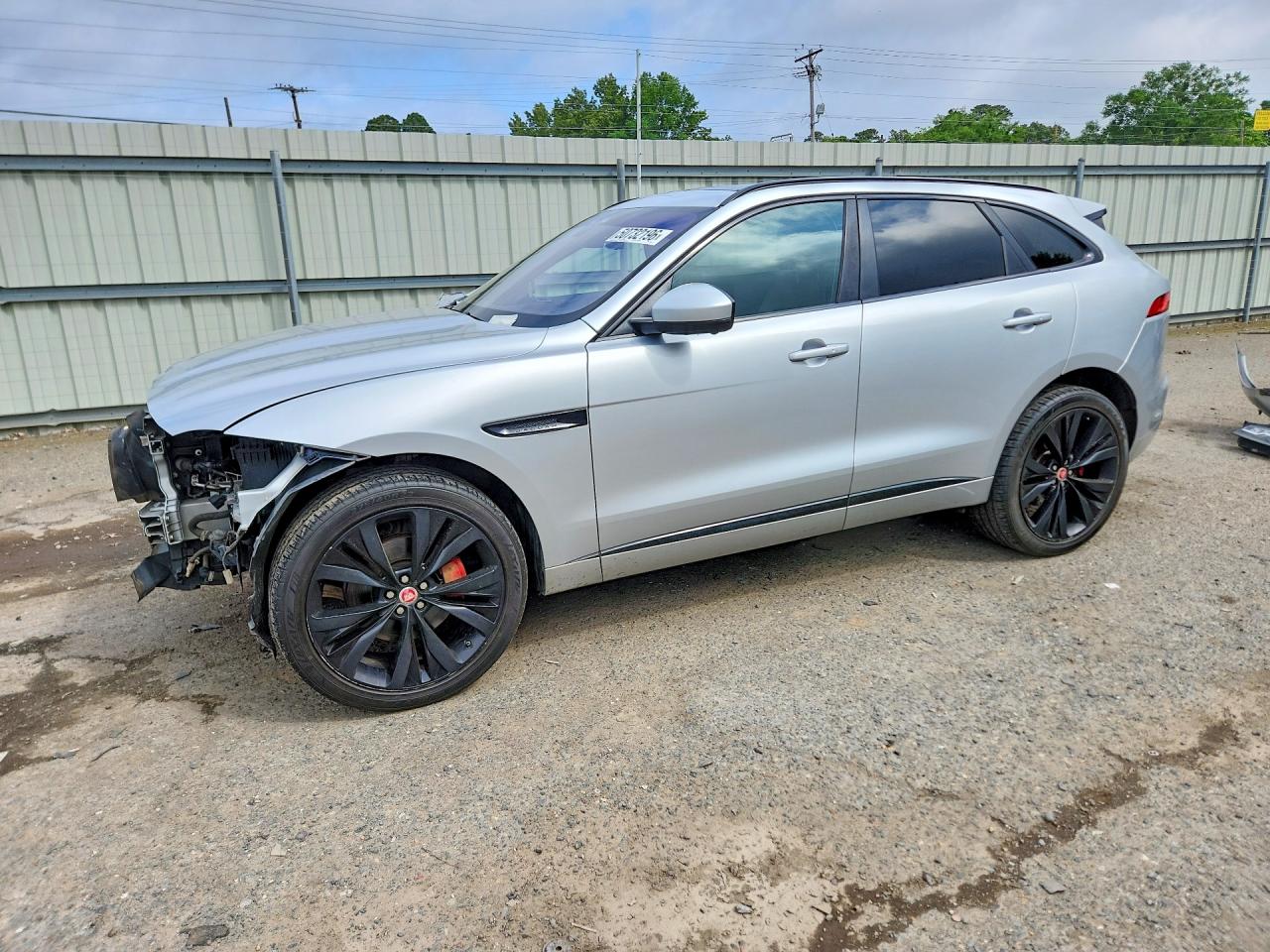 Salvage Jaguar F-PACE Image