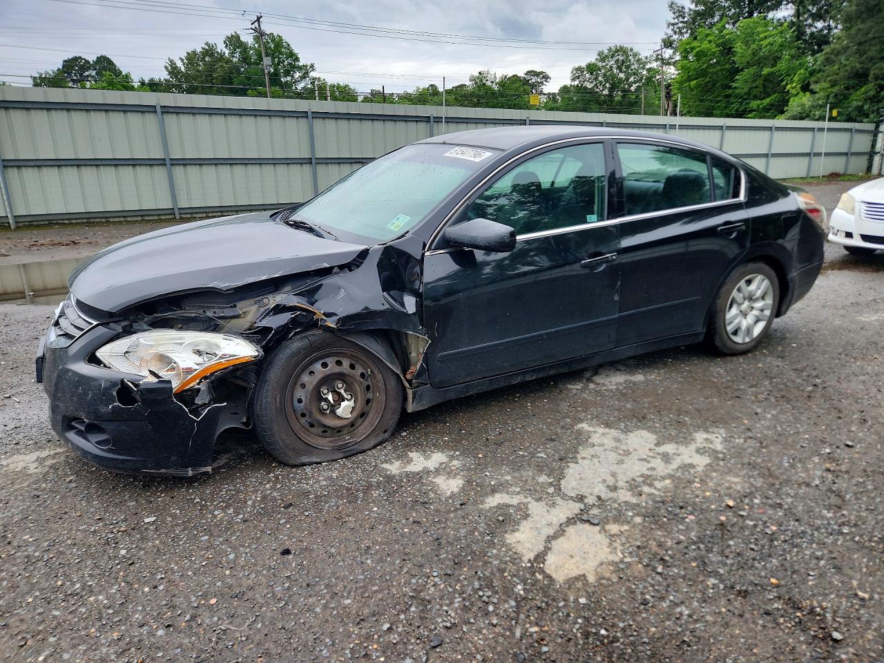 Salvage Nissan Altima Image