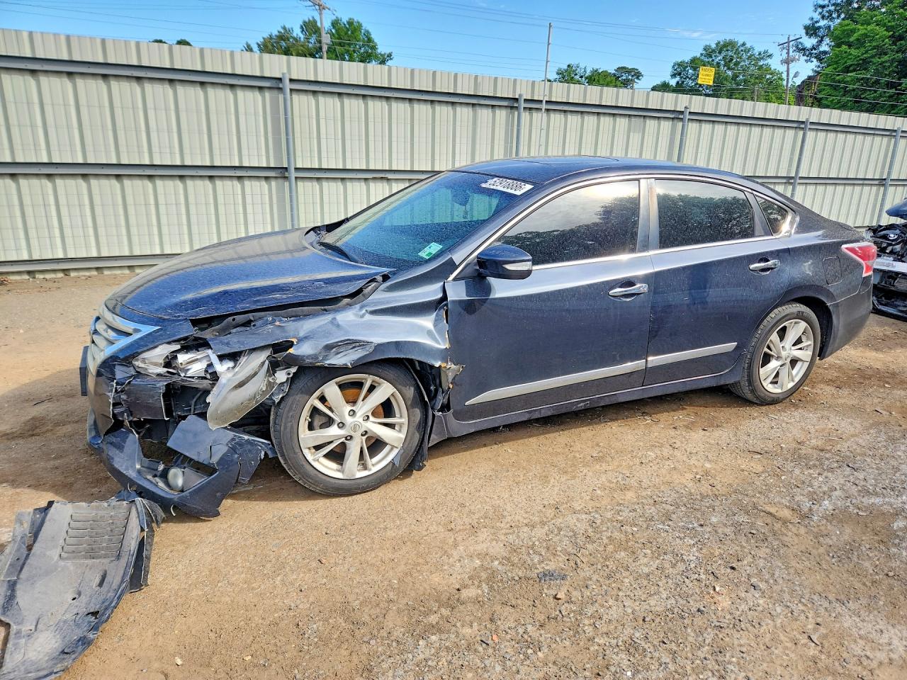 Salvage Nissan Altima Image