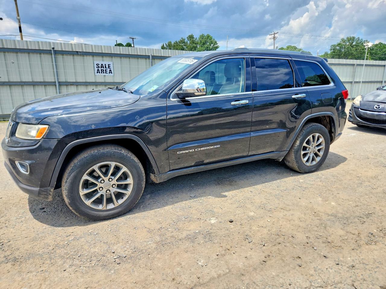 Salvage Jeep Cherokee Image