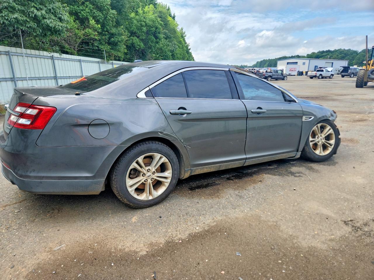 Ford Taurus Se