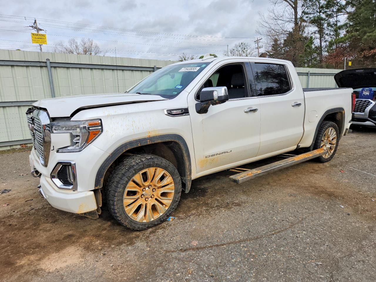 Salvage GMC Sierra Image