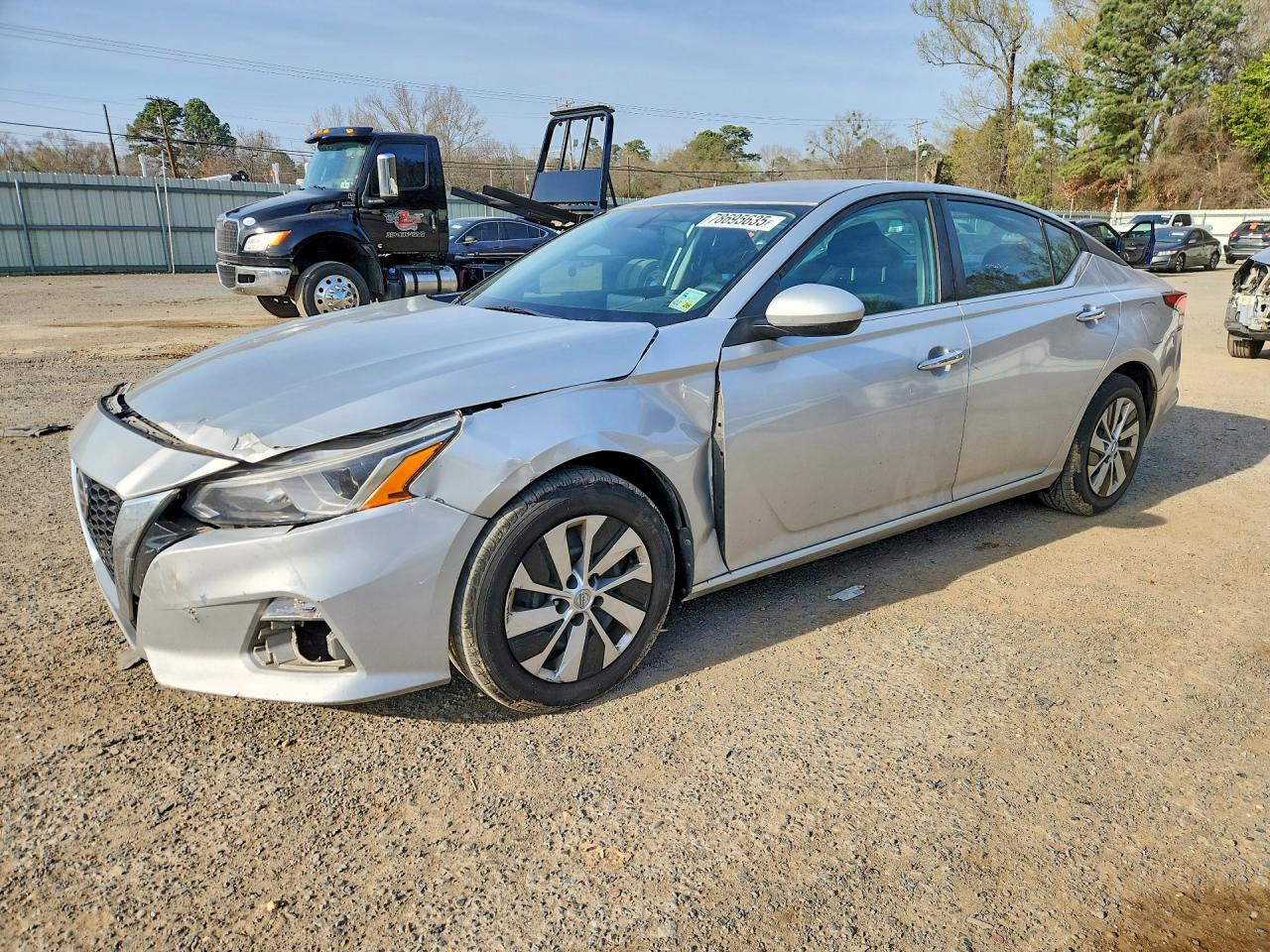 Salvage Nissan Altima Image