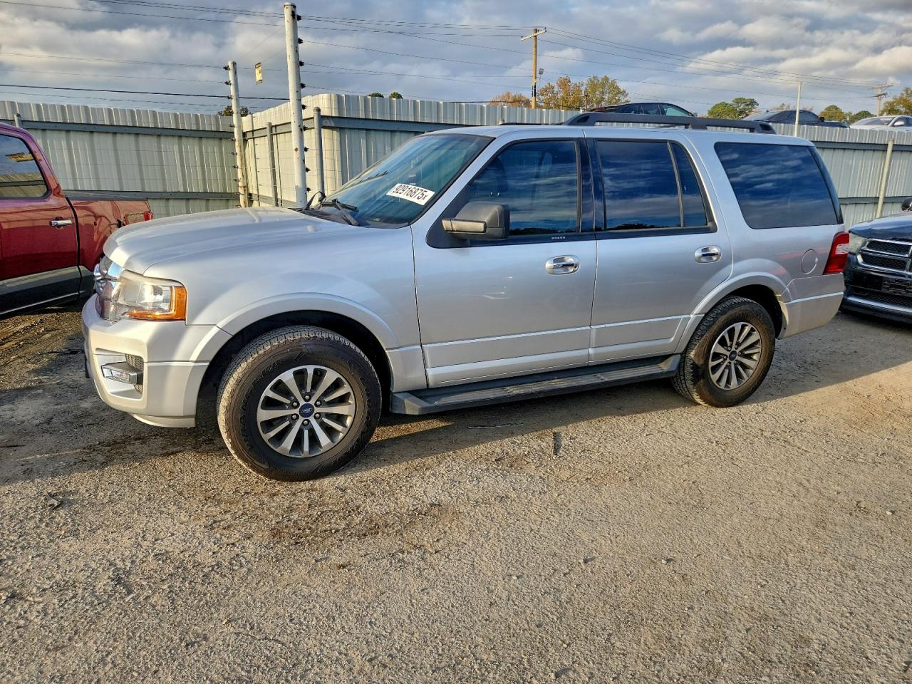 Salvage Ford Expedition Image