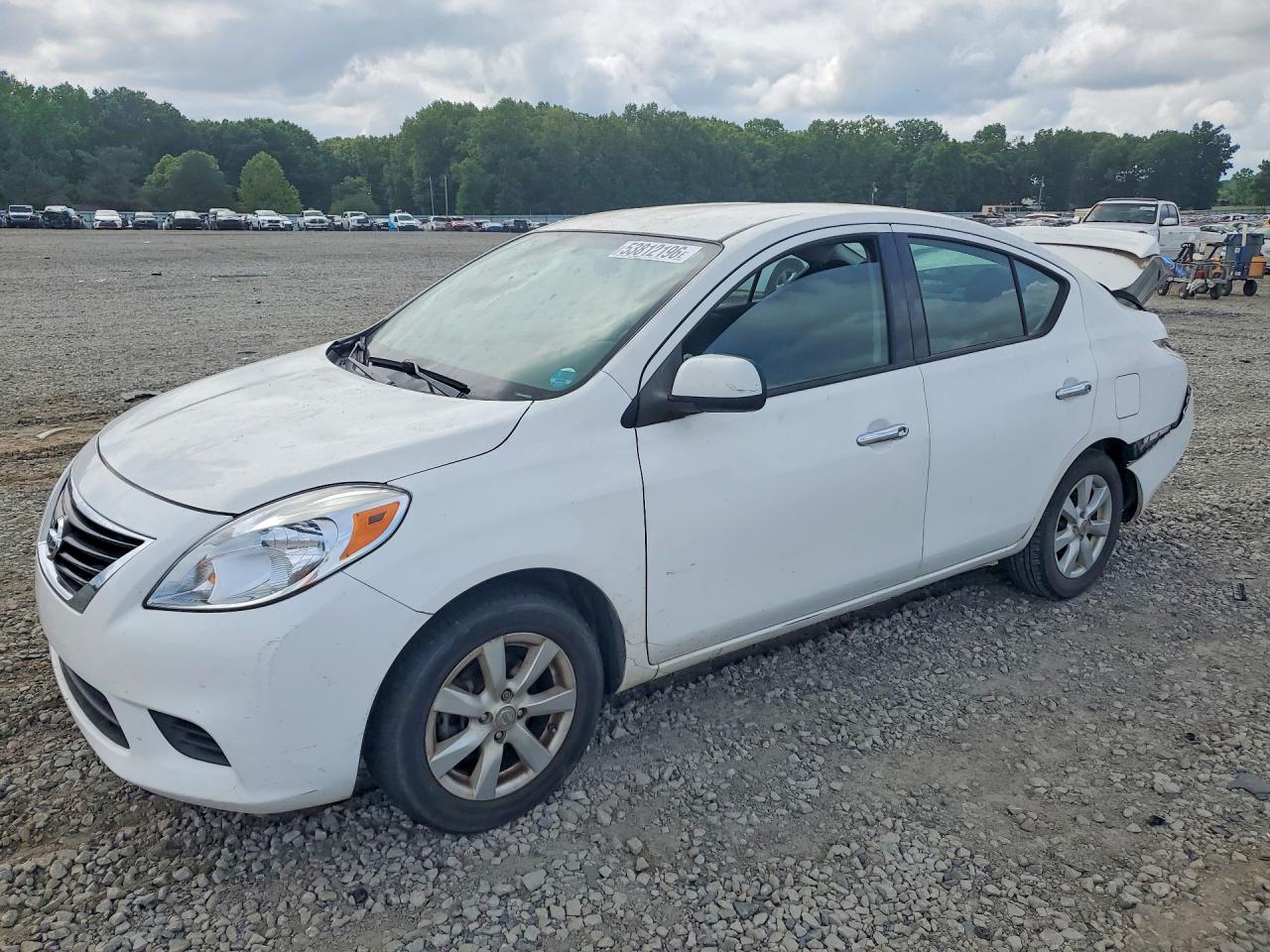 Salvage Nissan Versa Image