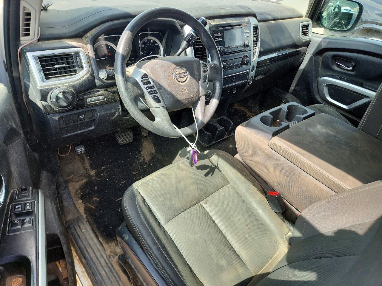 Nissan Titan Sv