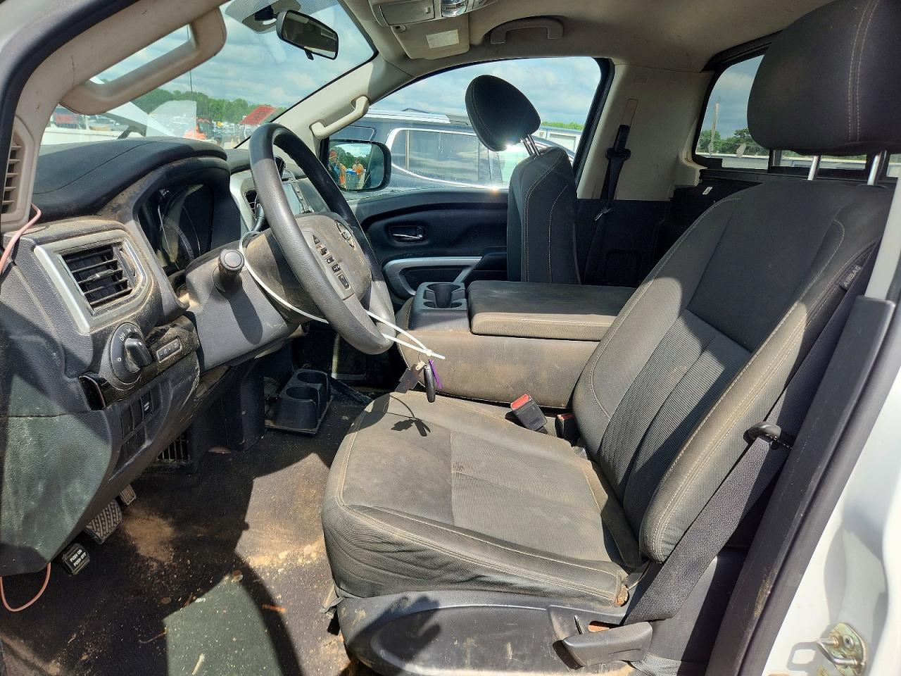 Nissan Titan Sv