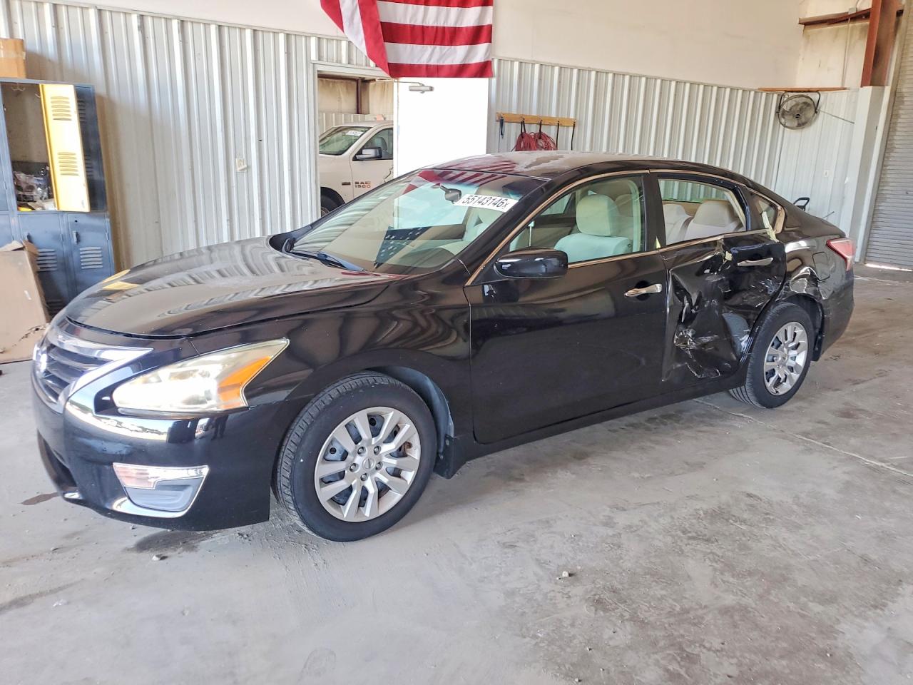 Salvage Nissan Altima Image
