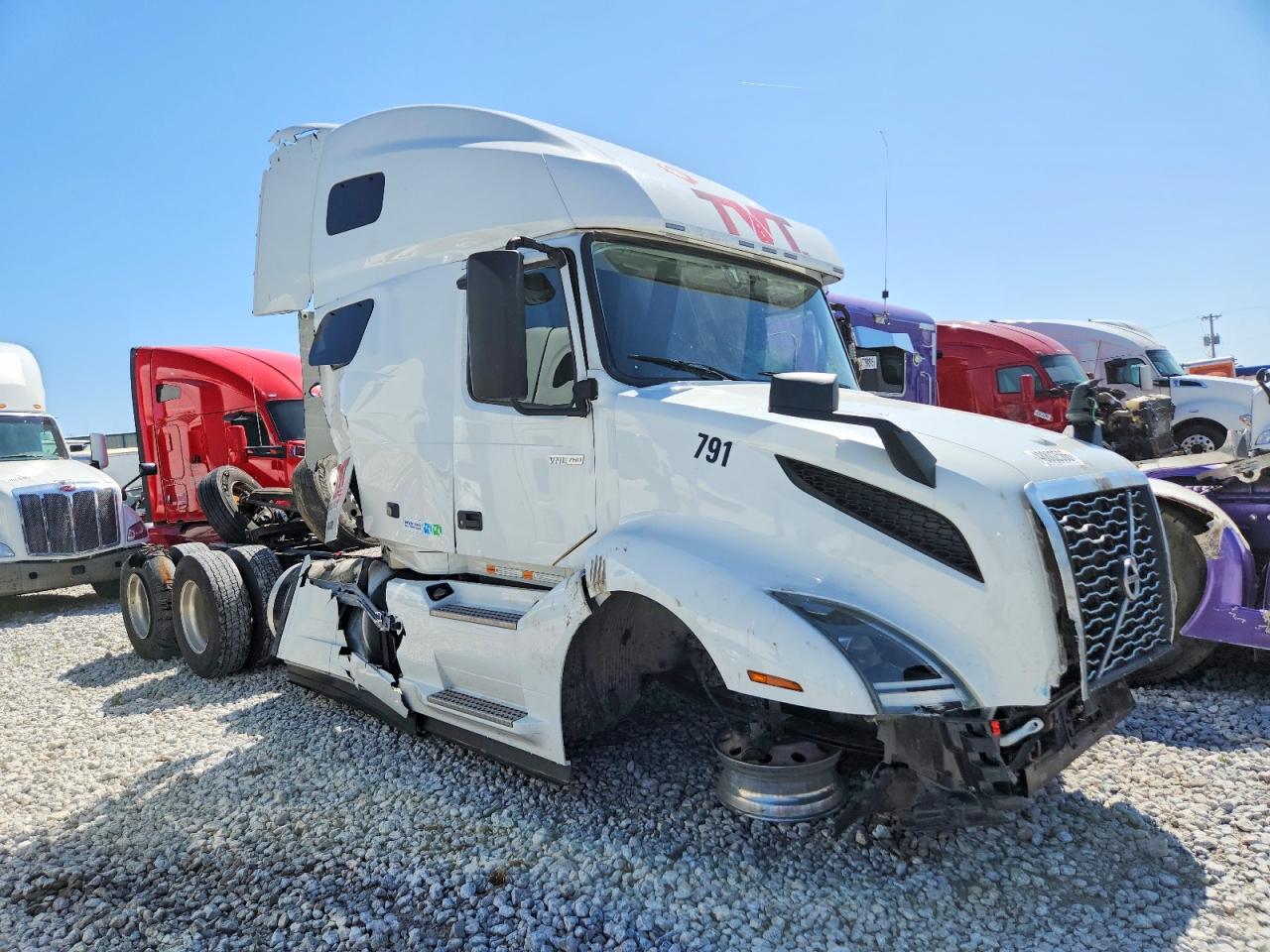Salvage Volvo Vn Image