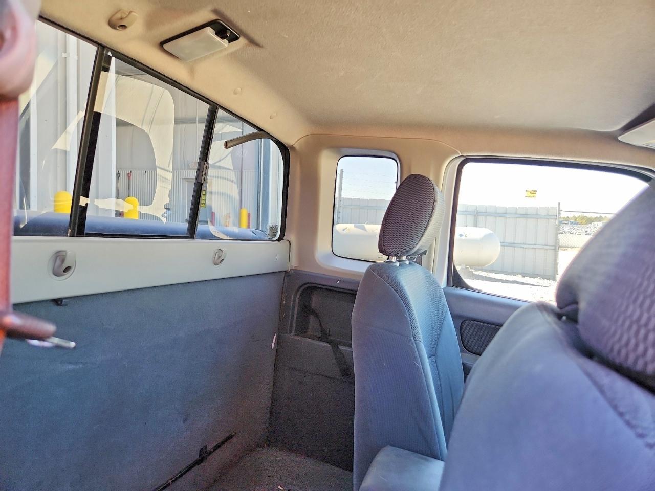 Nissan Frontier King Cab Xe V6