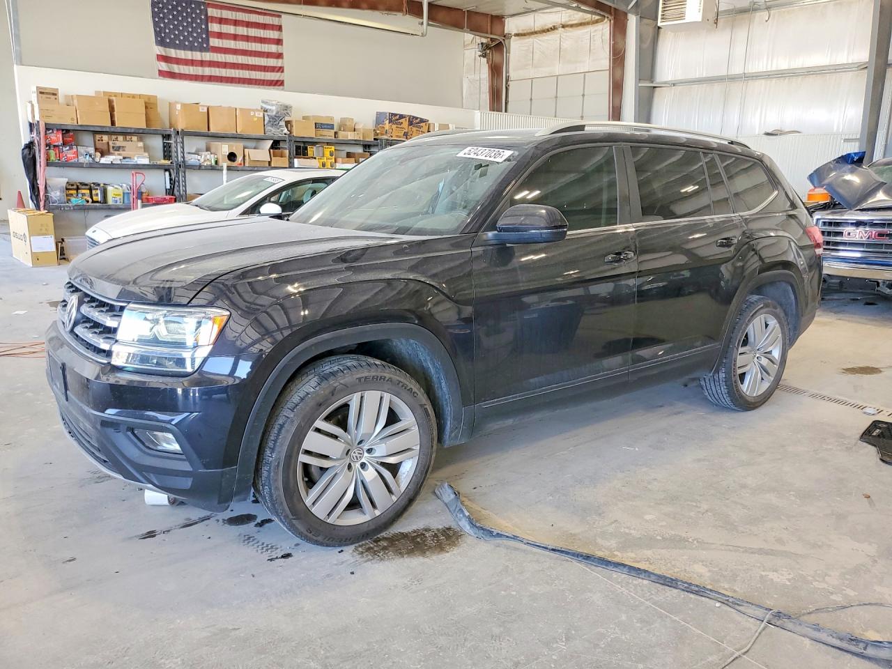 Salvage Volkswagen Atlas Image