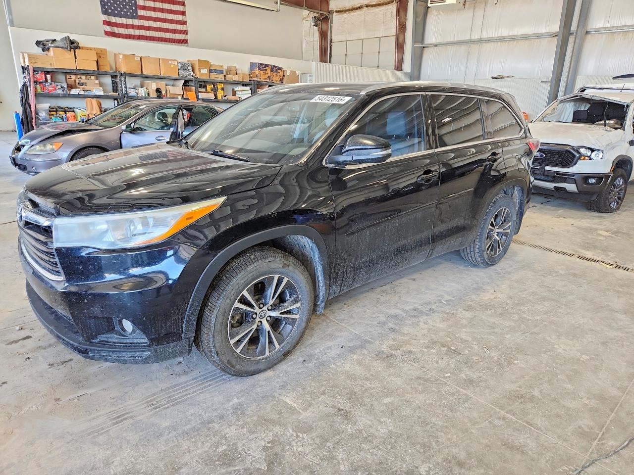 Salvage Toyota Highlander Image