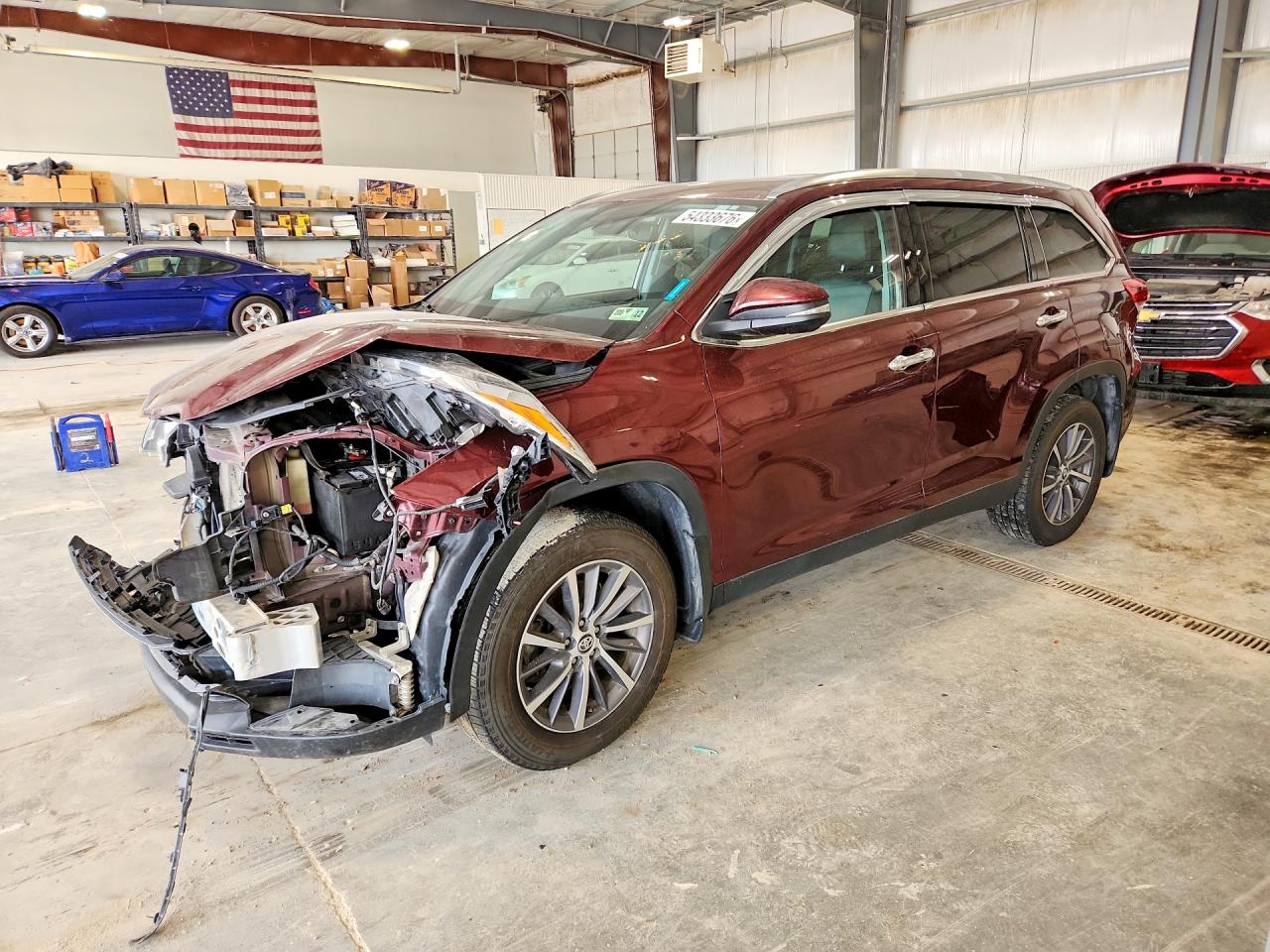 Salvage Toyota Highlander Image