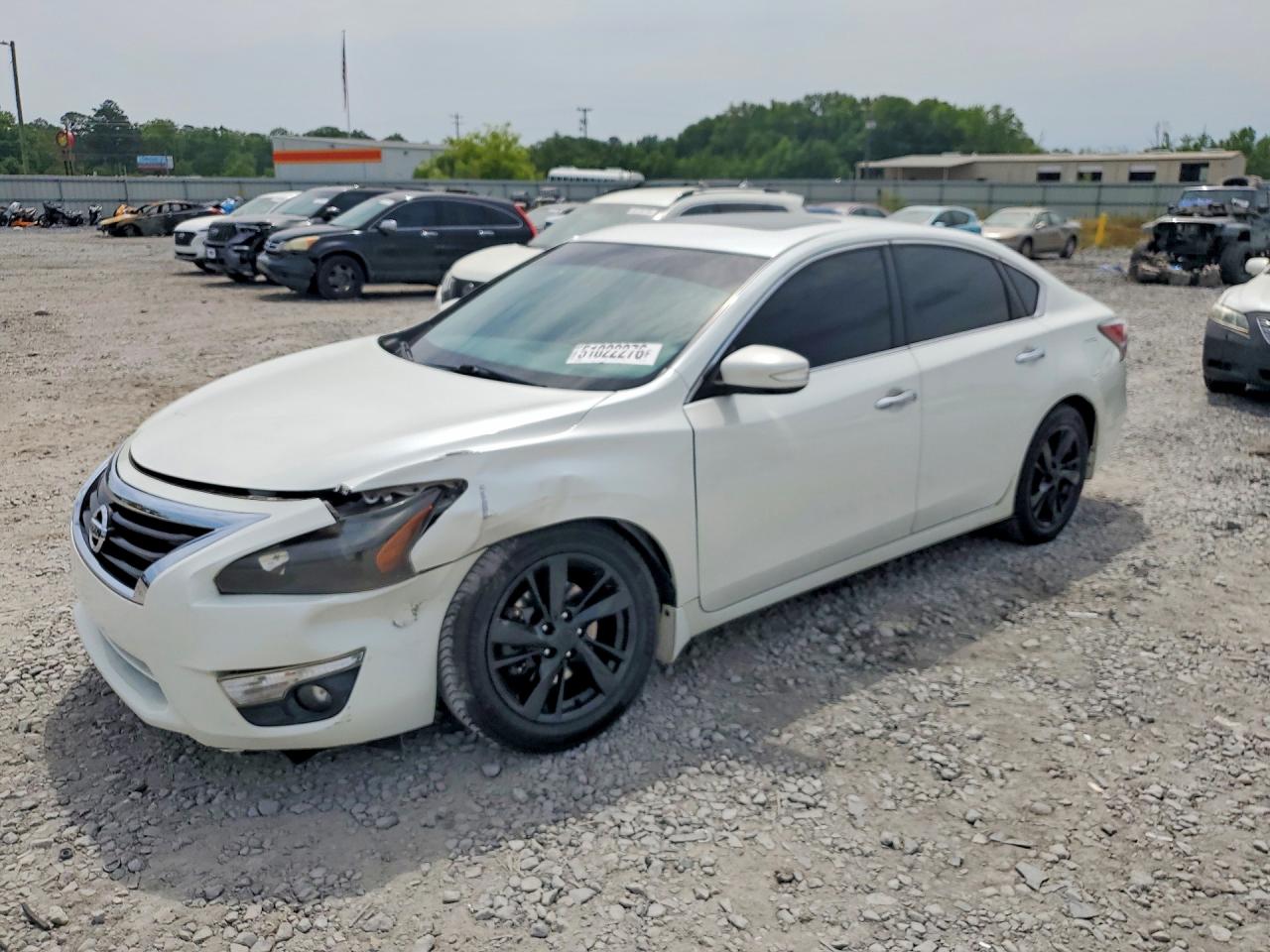 Salvage Nissan Altima Image