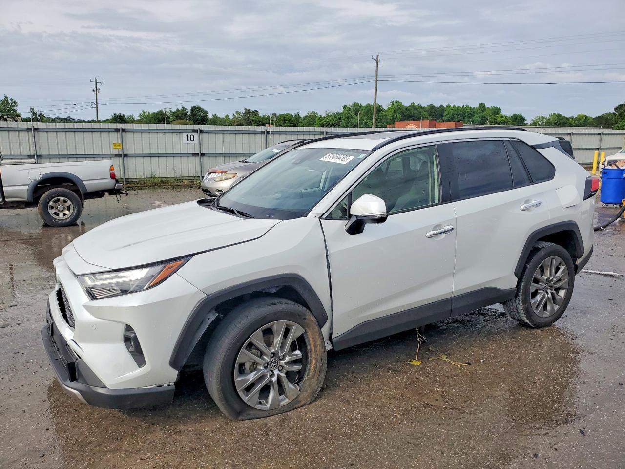 Salvage Toyota RAV4 Image